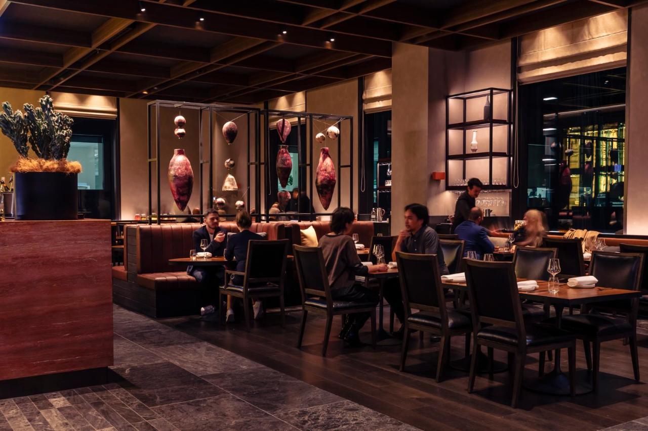 Next Hotel Melbourne, Curio Collection By Hilton Exterior foto Interior of a restaurant in Hong Kong